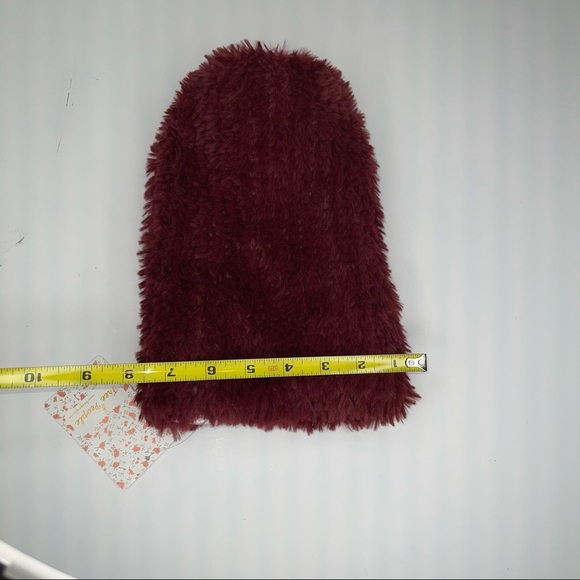 NWT Free People Head in the Clouds Fuzzy Beanie - Picture 9 of 10